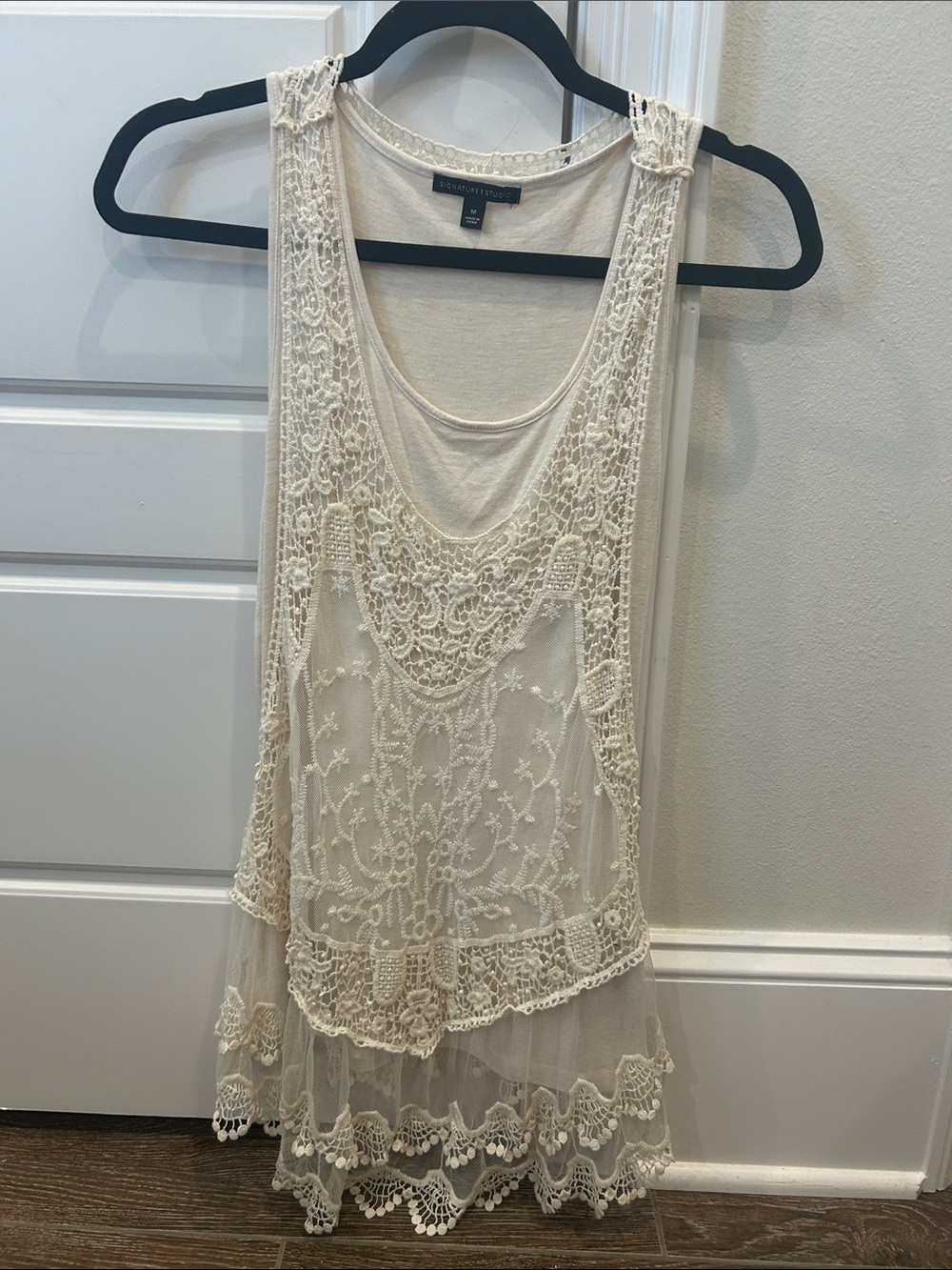 Signature Studio Cream Lace Tank Top • Size M